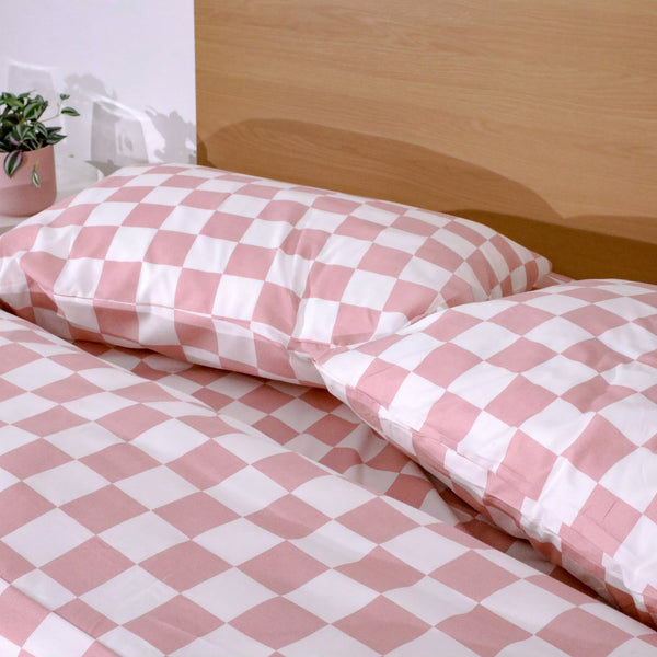 CHECKERED BEDDING SET – BUY ONE GET ONE