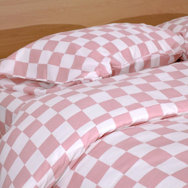 CHECKERED BEDDING SET – BUY ONE GET ONE