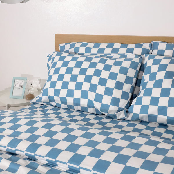 CHECKERED BEDDING SET – BUY ONE GET ONE