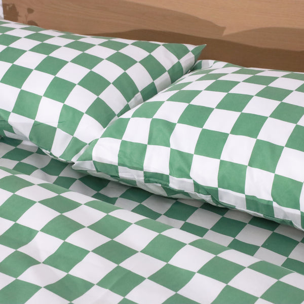 CHECKERED BEDDING SET – BUY ONE GET ONE