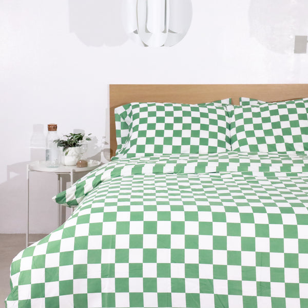 CHECKERED BEDDING SET – BUY ONE GET ONE