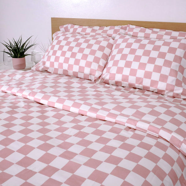 CHECKERED BEDDING SET – BUY ONE GET ONE