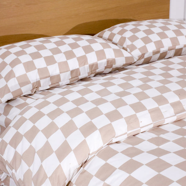 CHECKERED BEDDING SET – BUY ONE GET ONE
