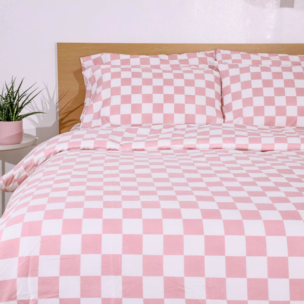 CHECKERED BEDDING SET – BUY ONE GET ONE