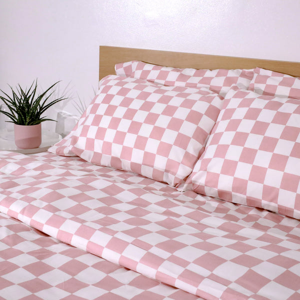 CHECKERED BEDDING SET – BUY ONE GET ONE