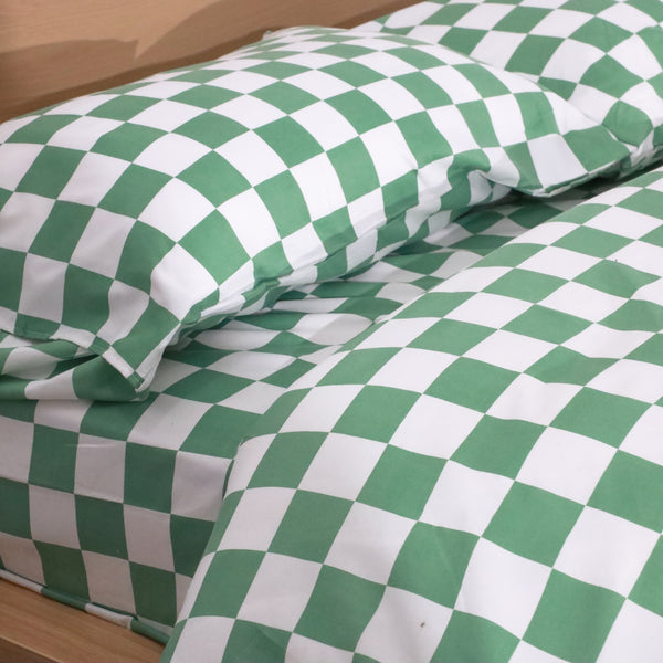 CHECKERED BEDDING SET – BUY ONE GET ONE